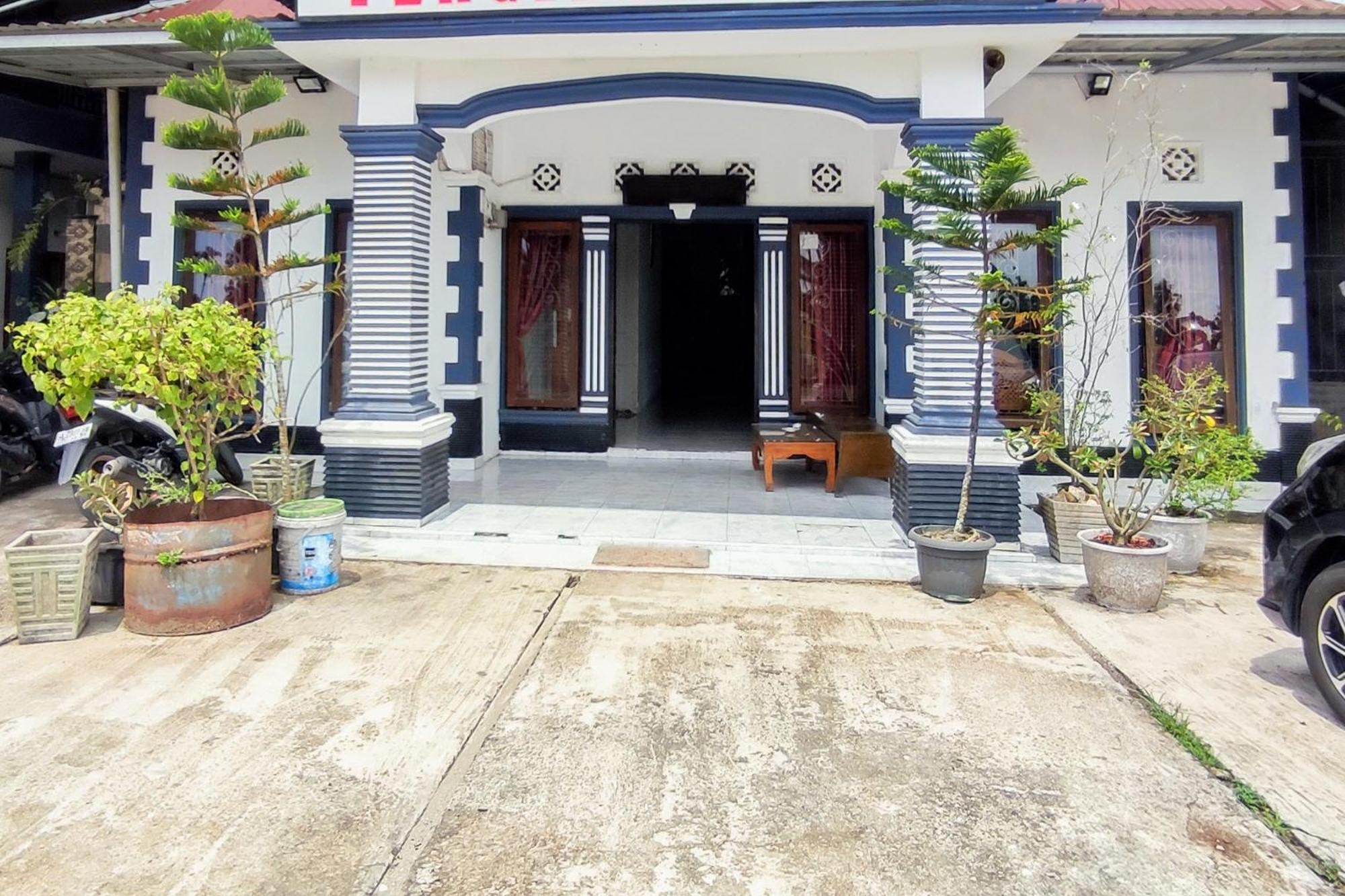 Reddoorz Syariah At Penginapan Eby Padang Padang (Sumatra) Exterior foto