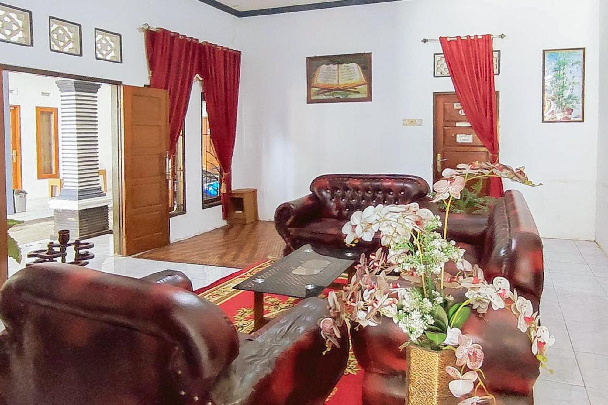 Reddoorz Syariah At Penginapan Eby Padang Padang (Sumatra) Exterior foto