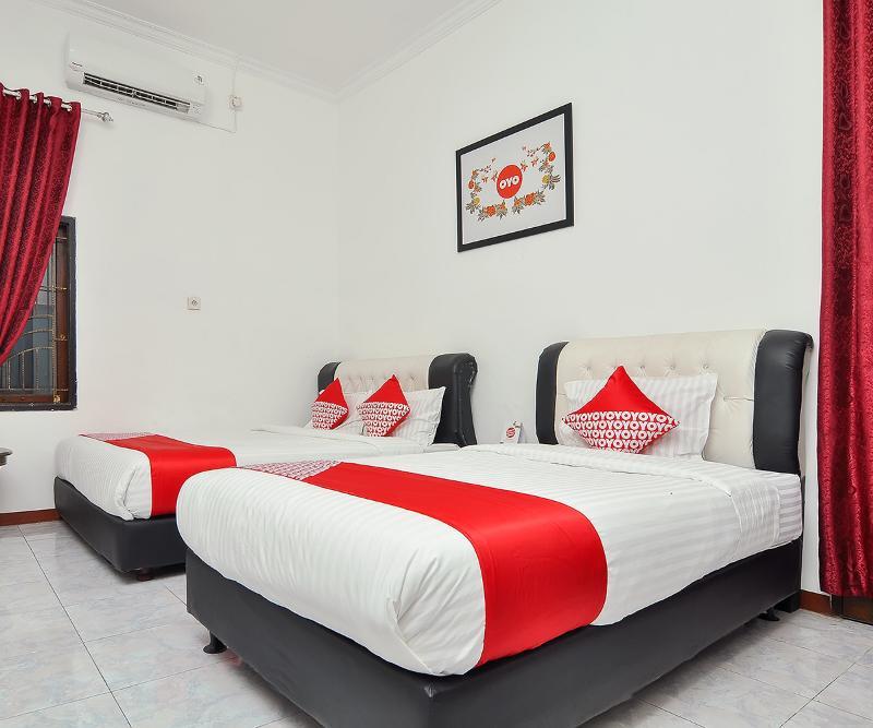 Reddoorz Syariah At Penginapan Eby Padang Padang (Sumatra) Exterior foto
